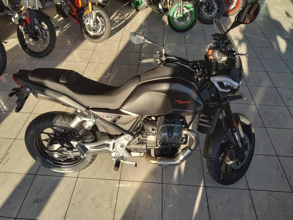 Moto Guzzi V85 Strada (2024) (3)