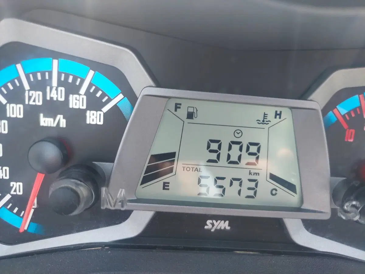 Sym Maxsym 400 (2021 - 25) (4)