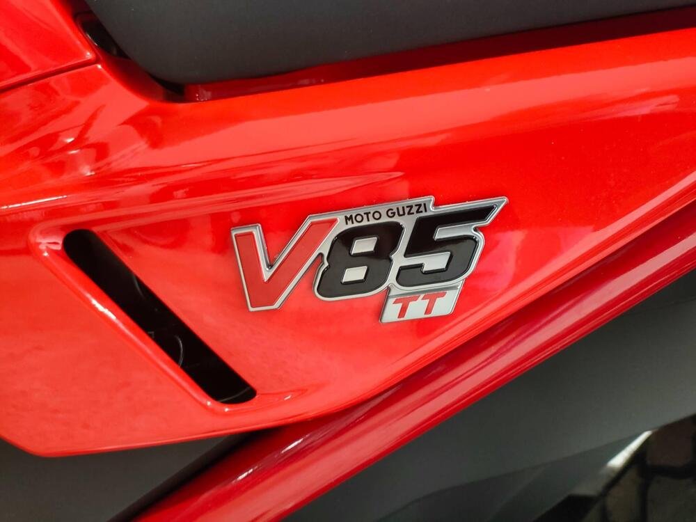 Moto Guzzi V85 TT (2024) (5)