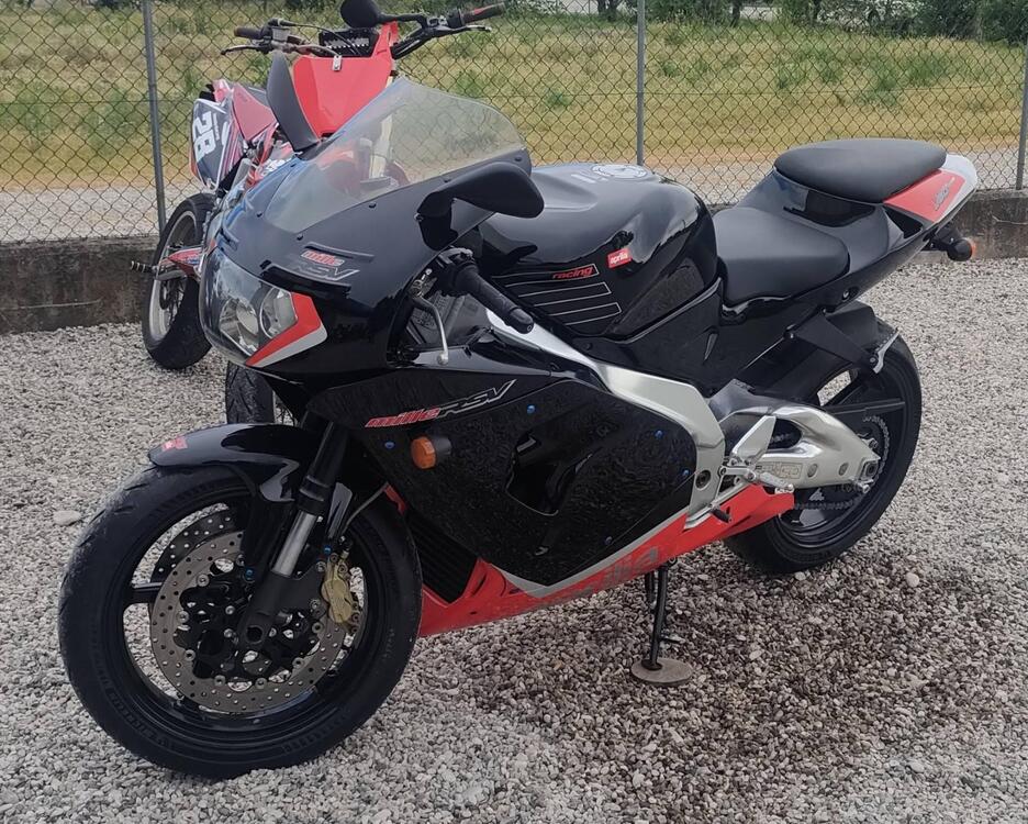 Aprilia RSV 1000 (2000 - 01) (4)