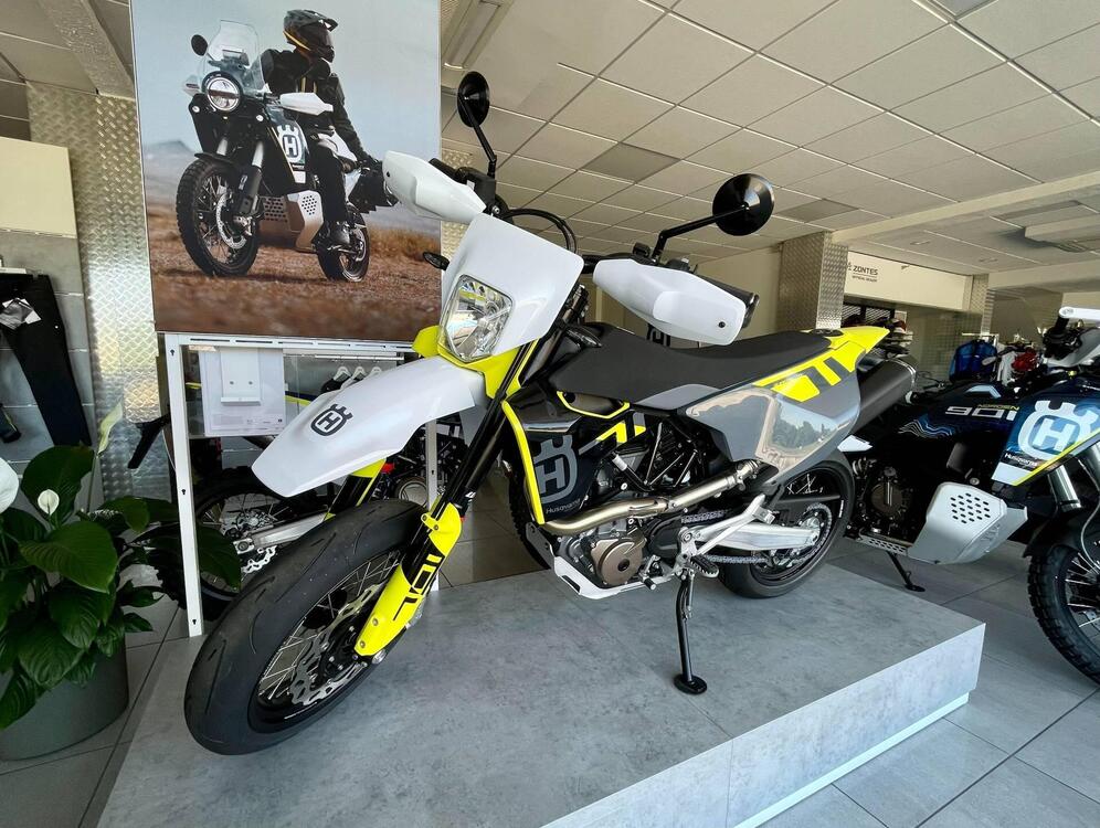 Husqvarna 701 Supermoto (2023 - 24)