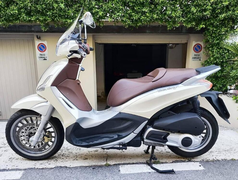 Piaggio Beverly 300 i.e. (2010 - 16) (2)