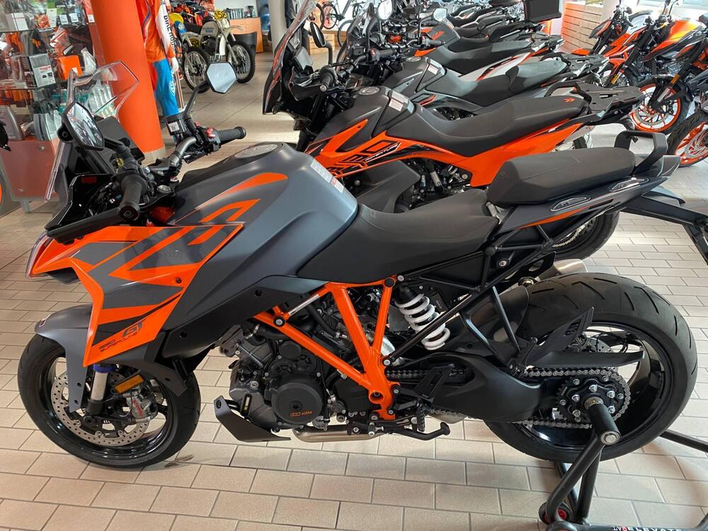 KTM 1290 Super Duke GT (2022 - 24) (2)