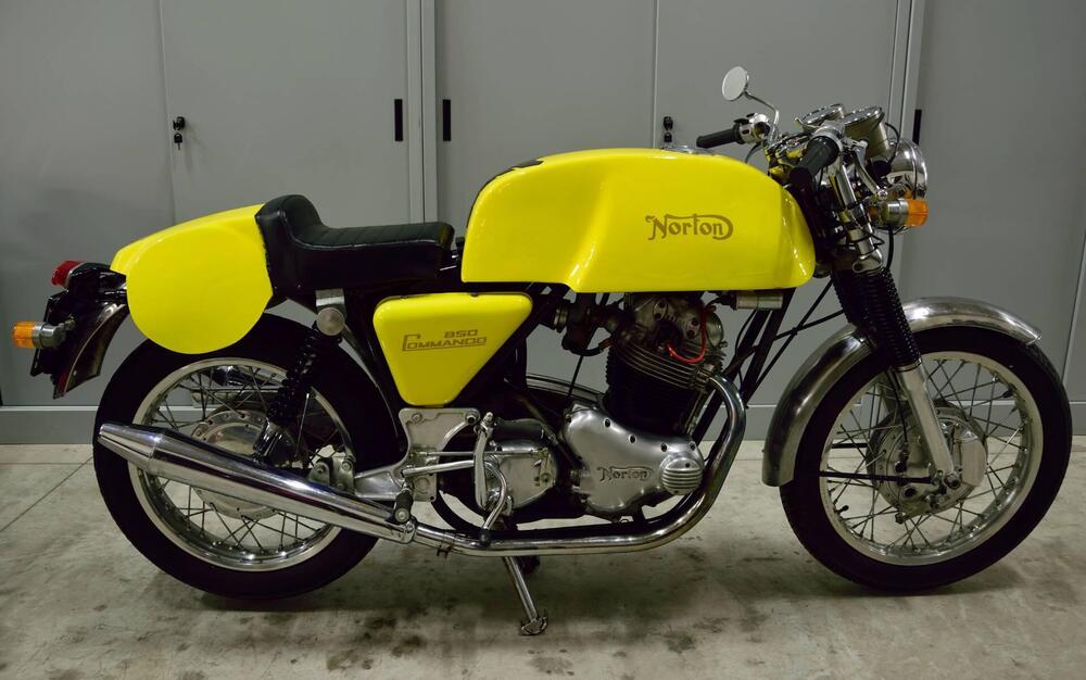 Norton Commando 850