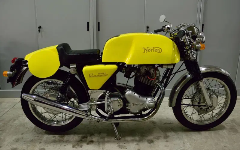 Norton Commando 850