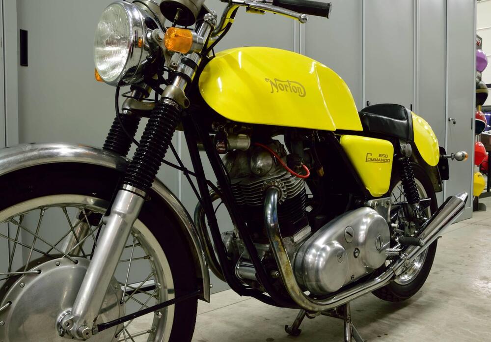 Norton Commando 850 (3)