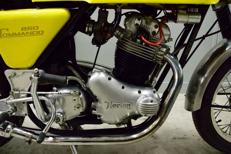 Norton Commando 850 (11)