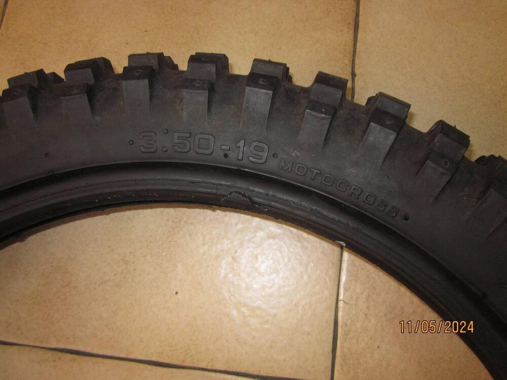 Gomme pirelli MT 07 350x19. (2)