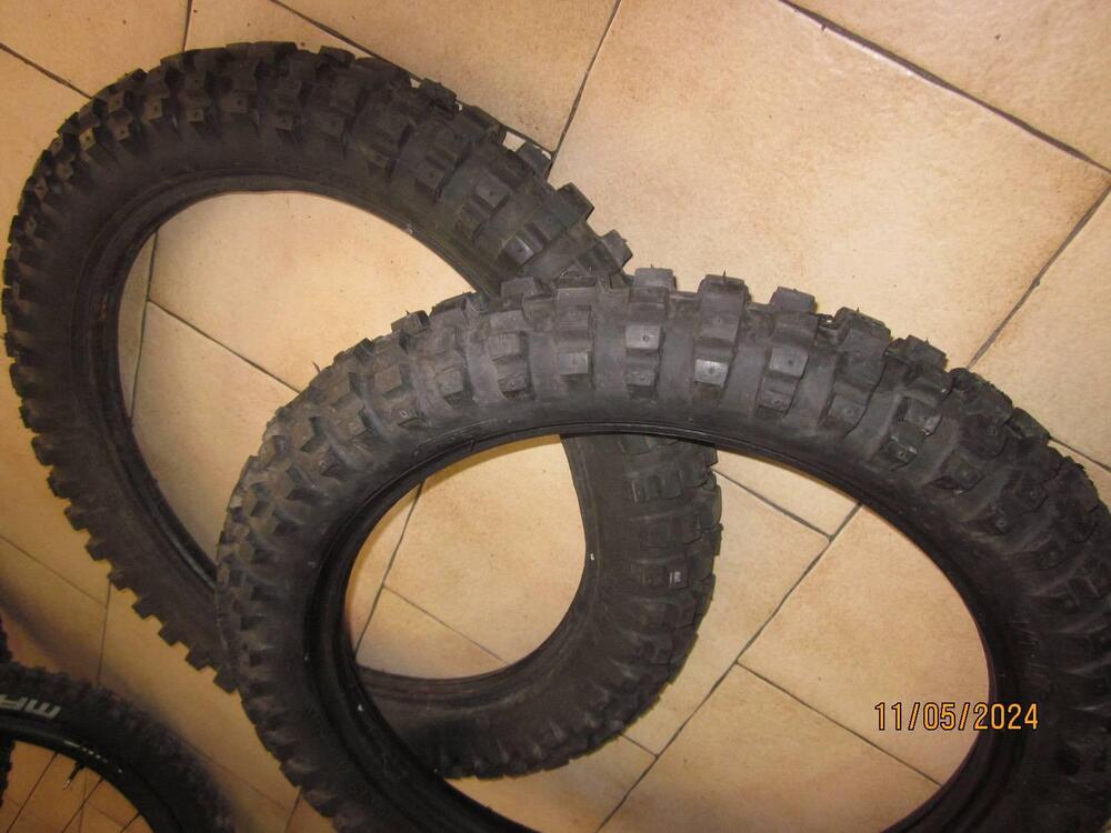 Gomme pirelli MT 07 350x19. (5)