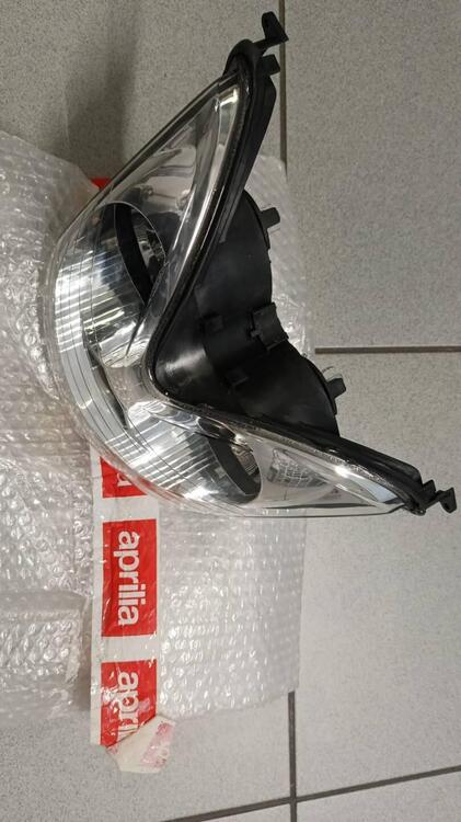 Fanale anteriore per Leonardo 125 scooter Aprilia (2)