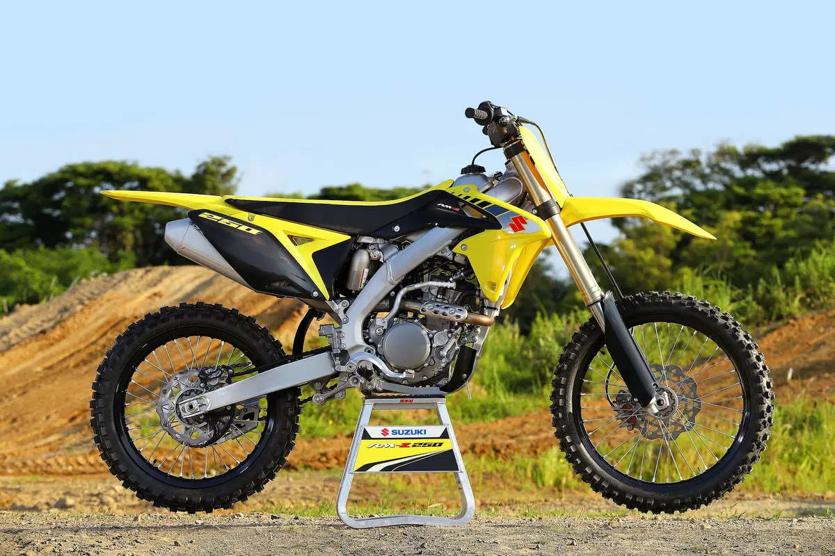 Suzuki RM-Z 2017 (2)