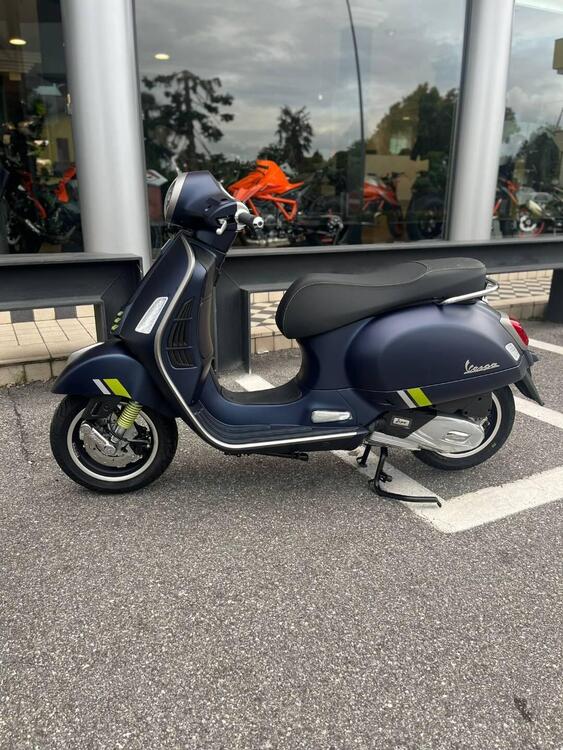 Vespa GTS 125 Super Tech (2023 - 24) (2)