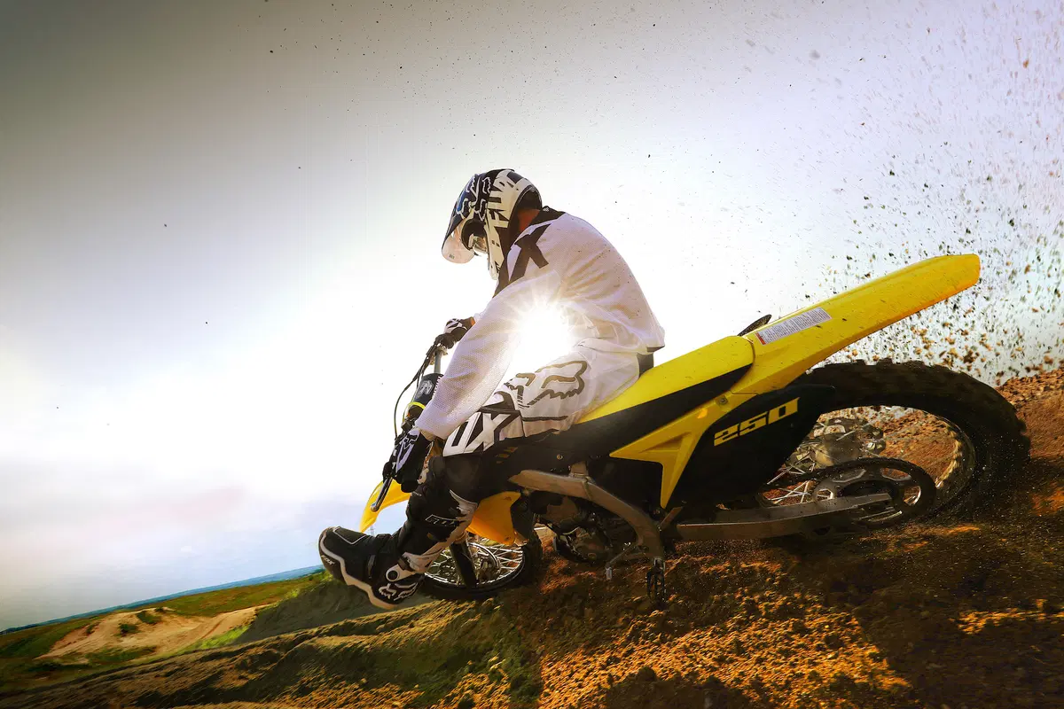 Suzuki RM-Z 2017 (9)
