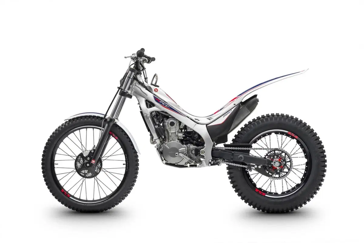 Montesa Cota 4RT e Cota Race Replica 2017 (2)