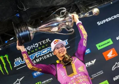 AMA Supercross 202A. A Salt Lake City si assegnano i titoli: Lawrence, Vialle e Hampshire festeggiano! [GALLERY] 