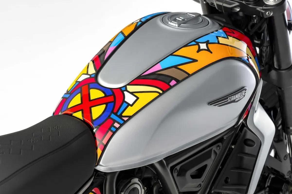 Novità da Scrambler: arrivano l kit di cover e la capsule collection Van Orton (3)