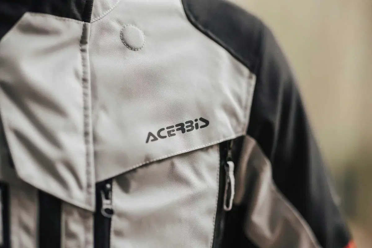 X-ROVER: ecco il nuovo completo Acerbis per l'adventouring (2)