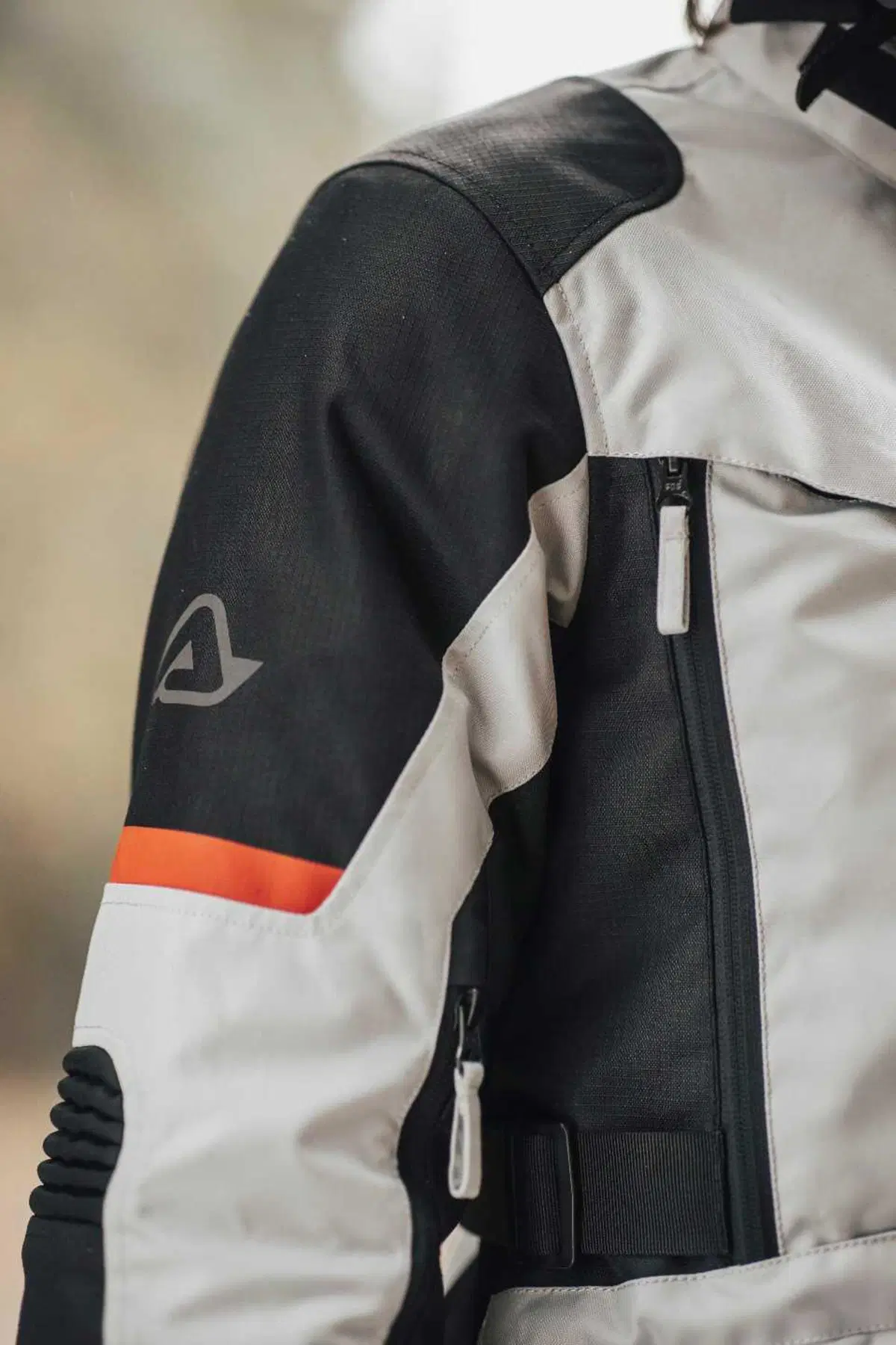 X-ROVER: ecco il nuovo completo Acerbis per l'adventouring (3)