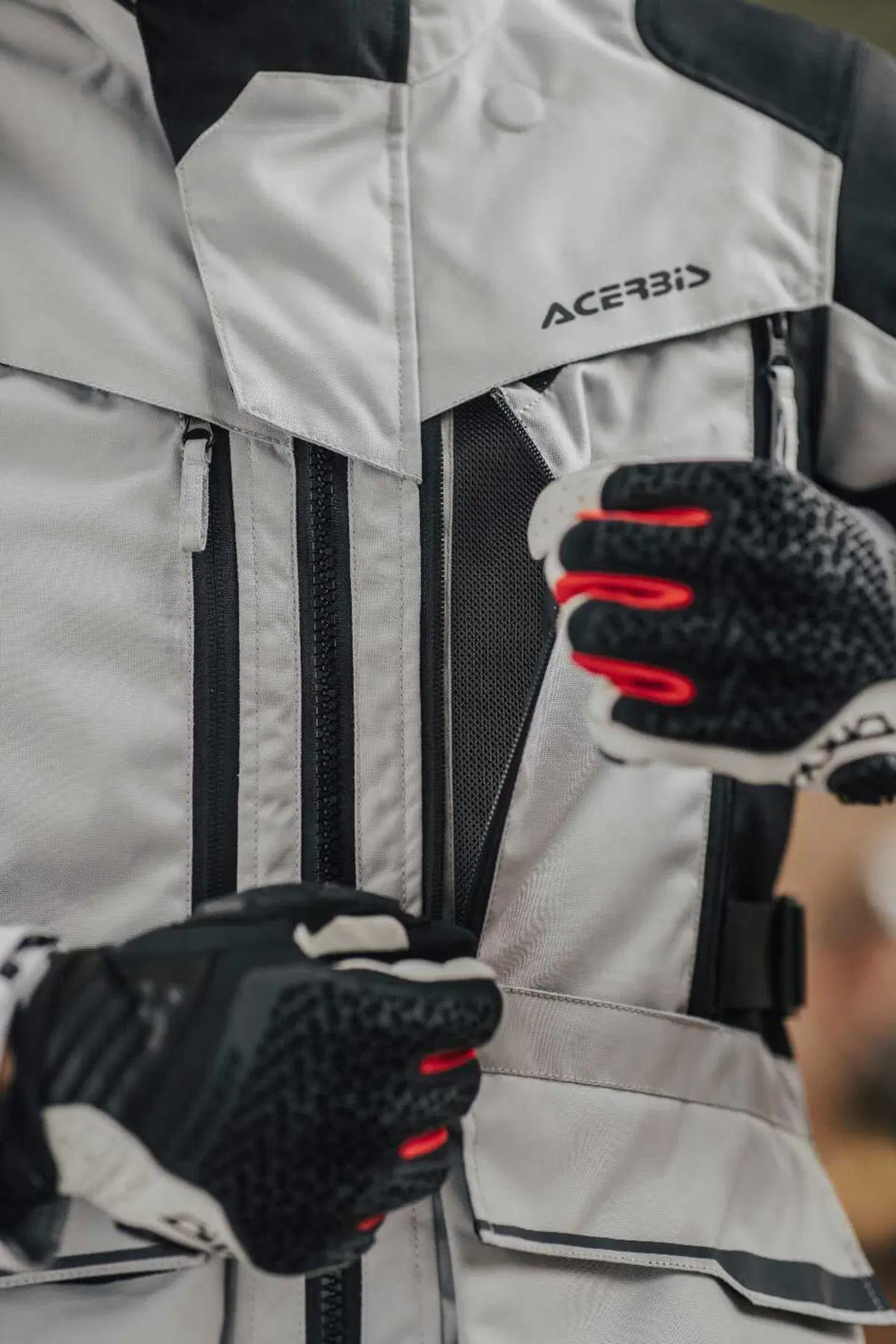 X-ROVER: ecco il nuovo completo Acerbis per l'adventouring (4)