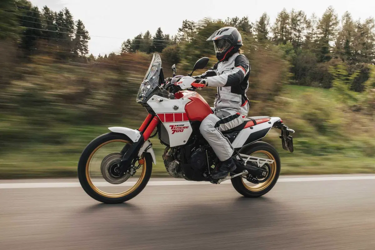X-ROVER: ecco il nuovo completo Acerbis per l'adventouring (7)