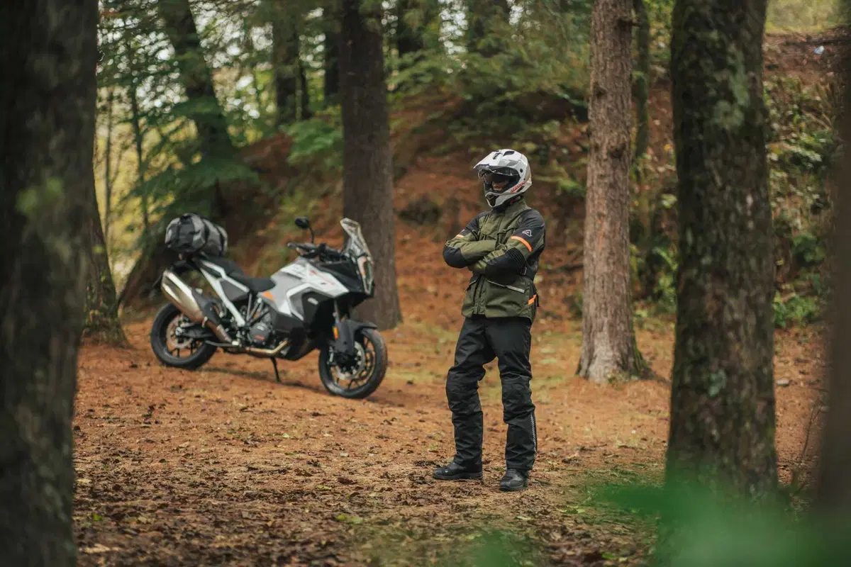X-ROVER: ecco il nuovo completo Acerbis per l'adventouring (8)