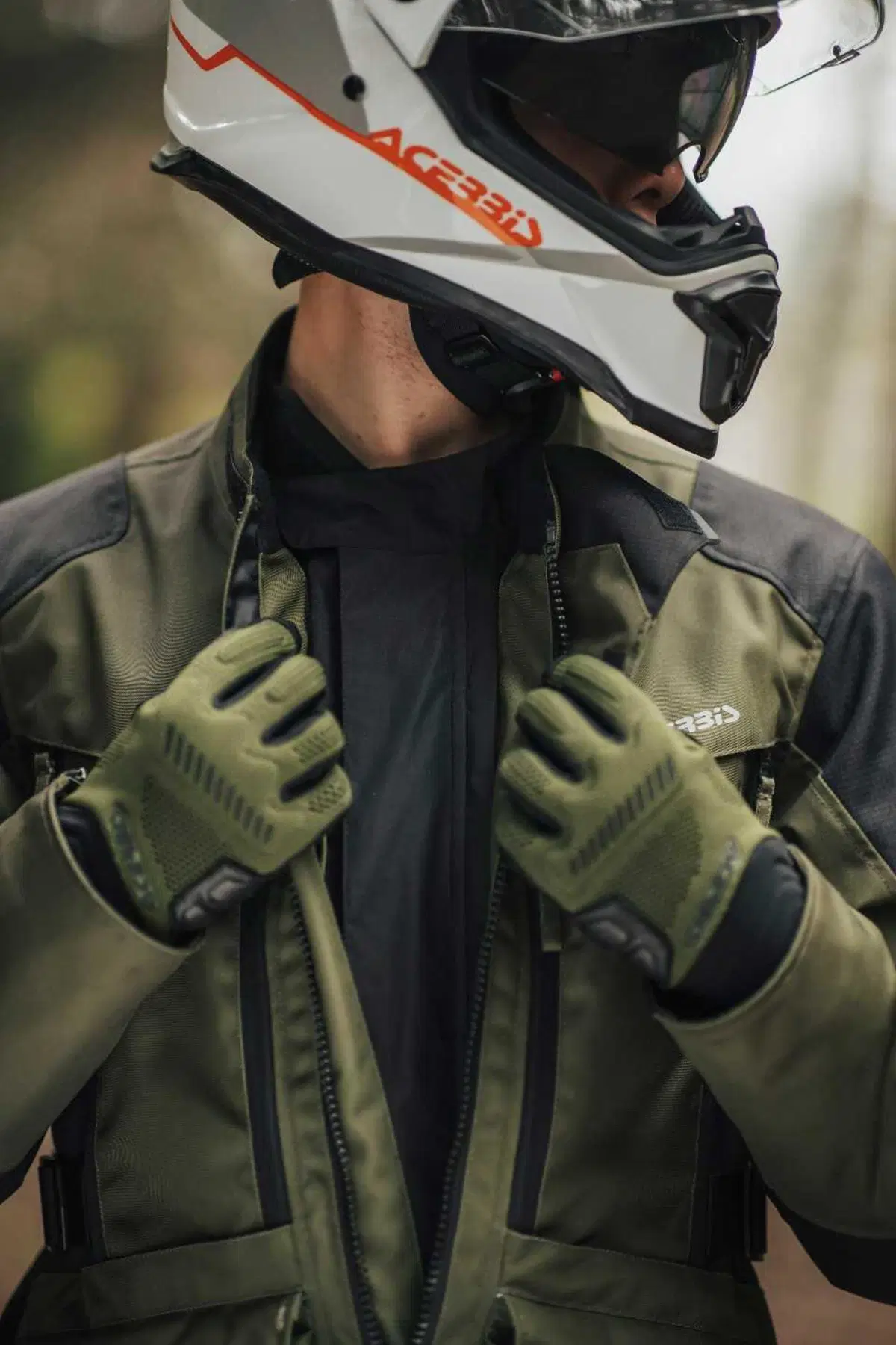 X-ROVER: ecco il nuovo completo Acerbis per l'adventouring (10)