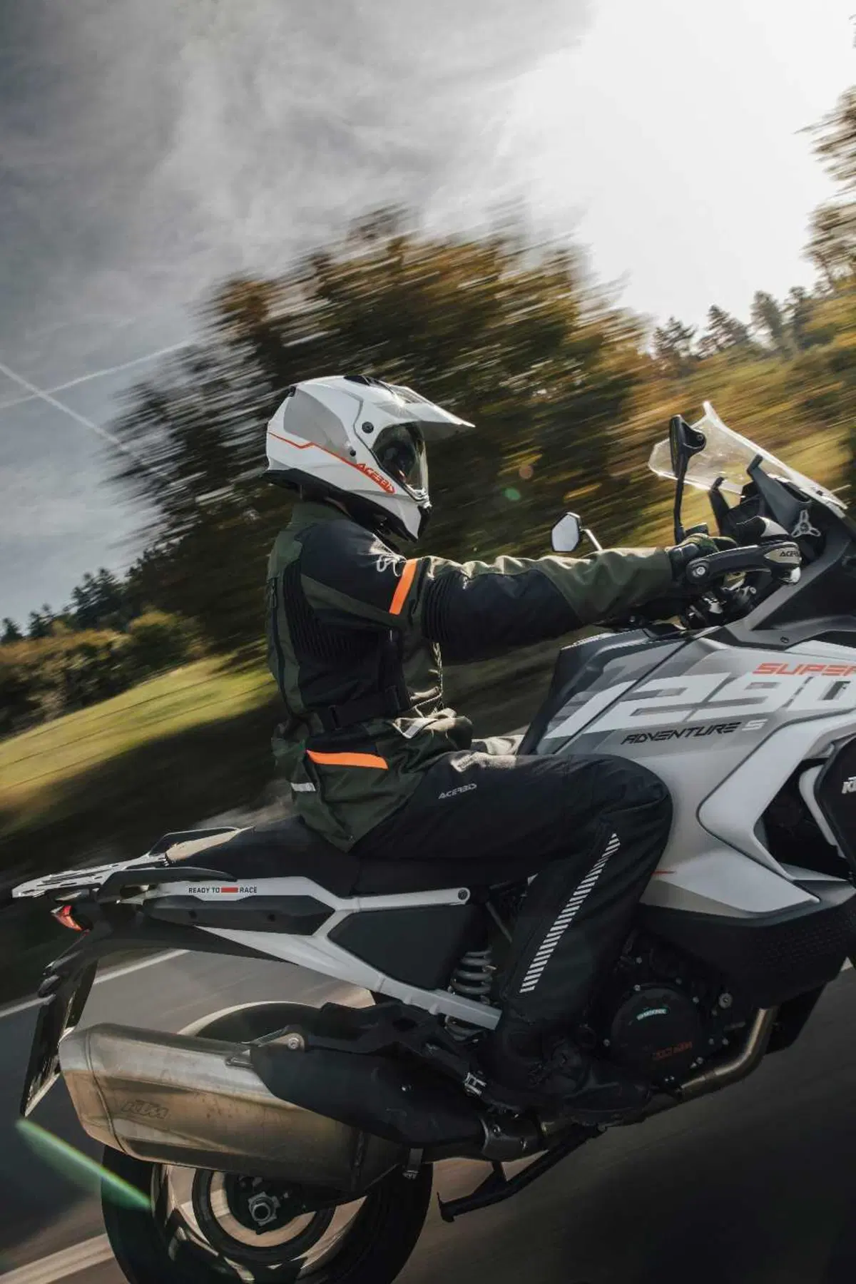 X-ROVER: ecco il nuovo completo Acerbis per l'adventouring (11)