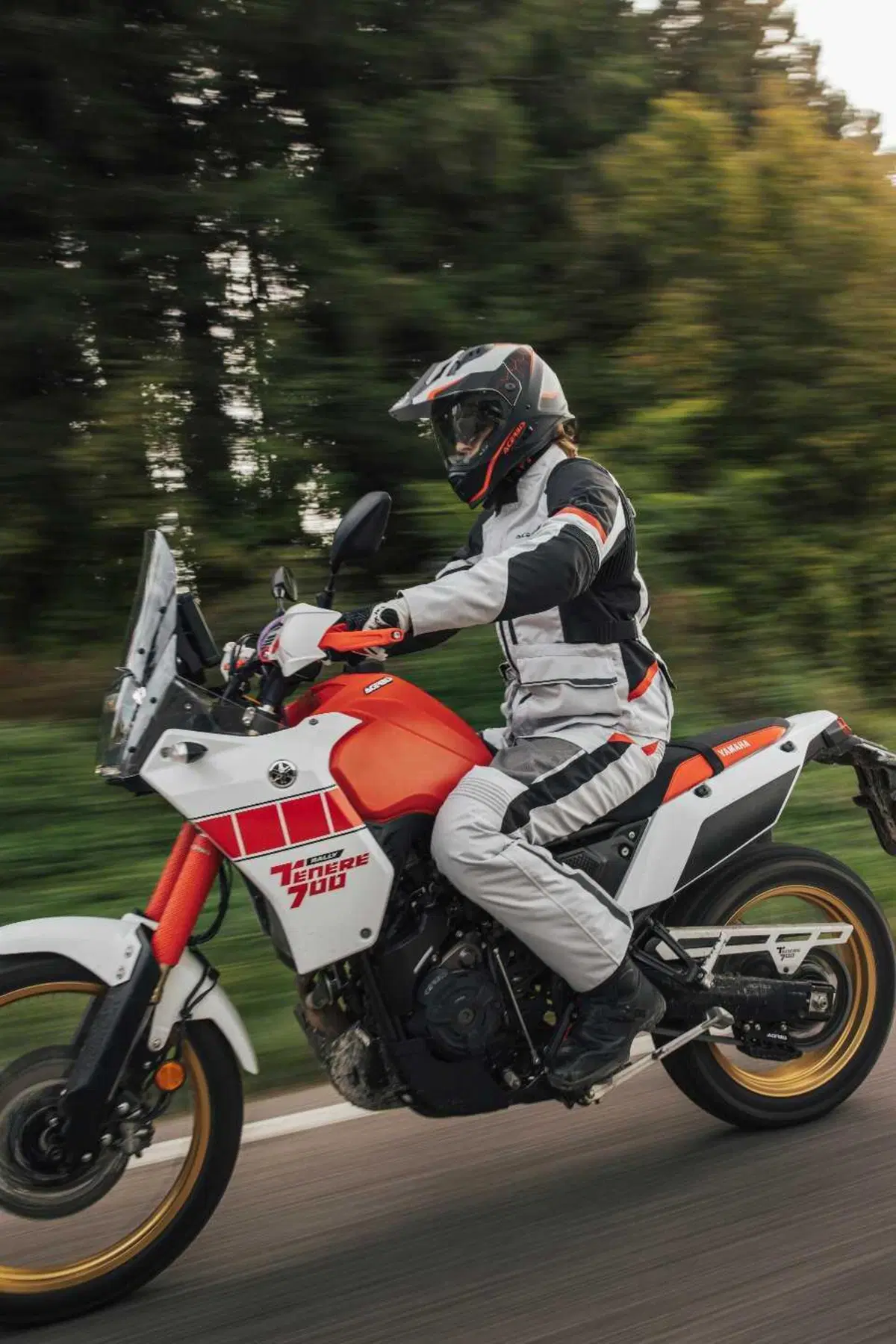 X-ROVER: ecco il nuovo completo Acerbis per l'adventouring (13)
