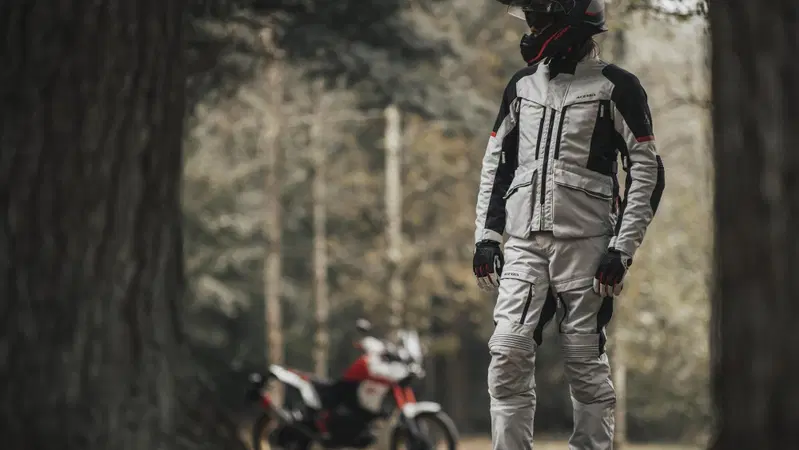 X-ROVER: ecco il nuovo completo Acerbis per l'adventouring