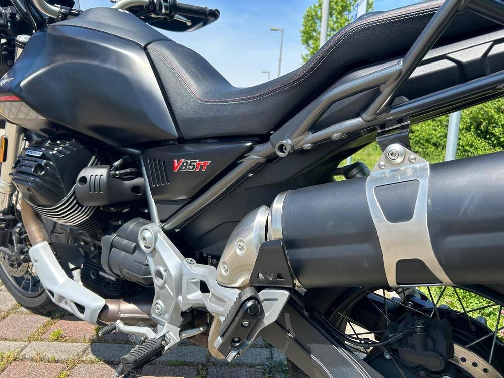 Moto Guzzi V85 TT (2021 - 23) (3)