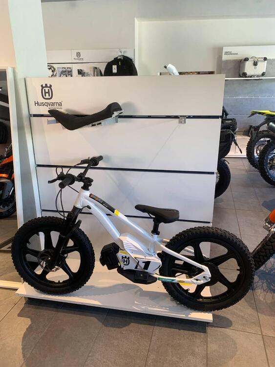 Husqvarna EE 1.20 (2023 - 24)