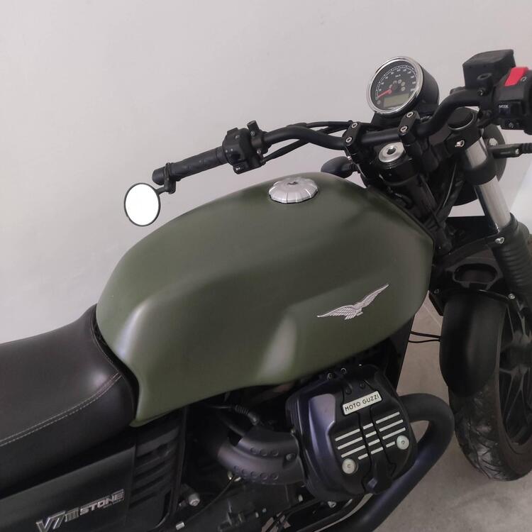 Moto Guzzi V7 III Stone (2017 - 20) (3)