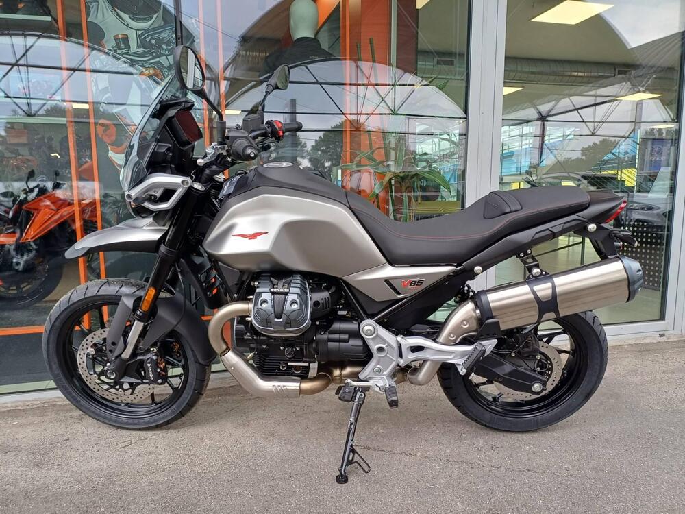 Moto Guzzi V85 Strada (2024) (3)