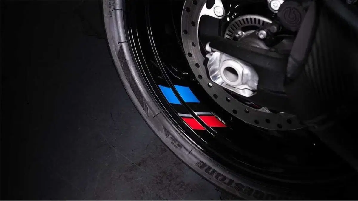 Sembrano M, ma non lo sono: edizione speciale in Francia per F 900 R e F 900 XR (5)
