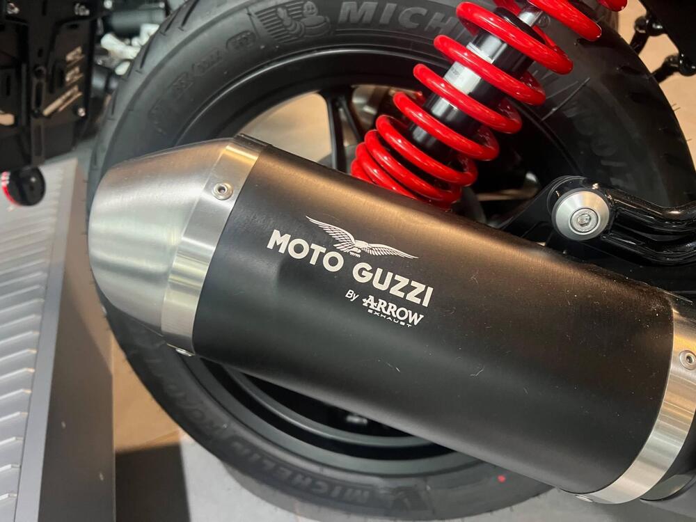 Moto Guzzi V7 Special Edition (2022 - 24) (2)