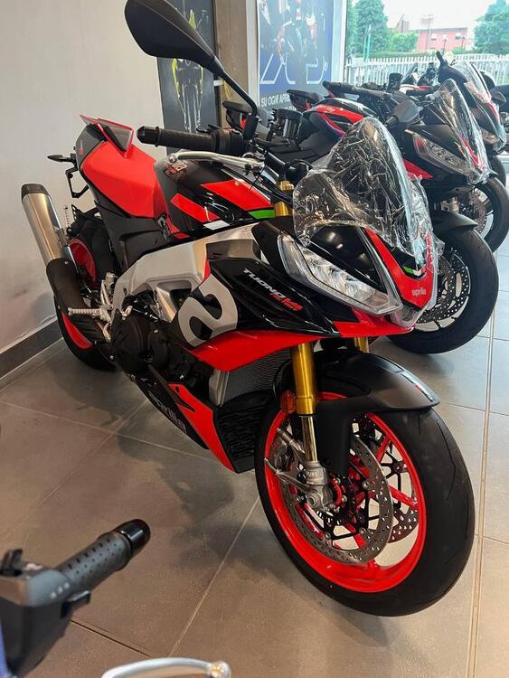 Aprilia Tuono 1100 V4 Factory (2021 - 24) (2)