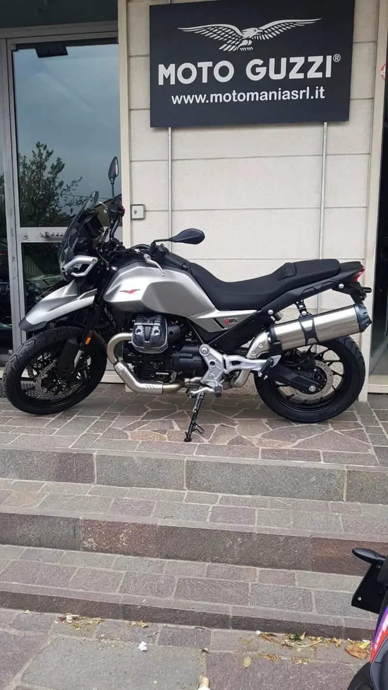 Moto Guzzi V85 Strada (2024 - 26)