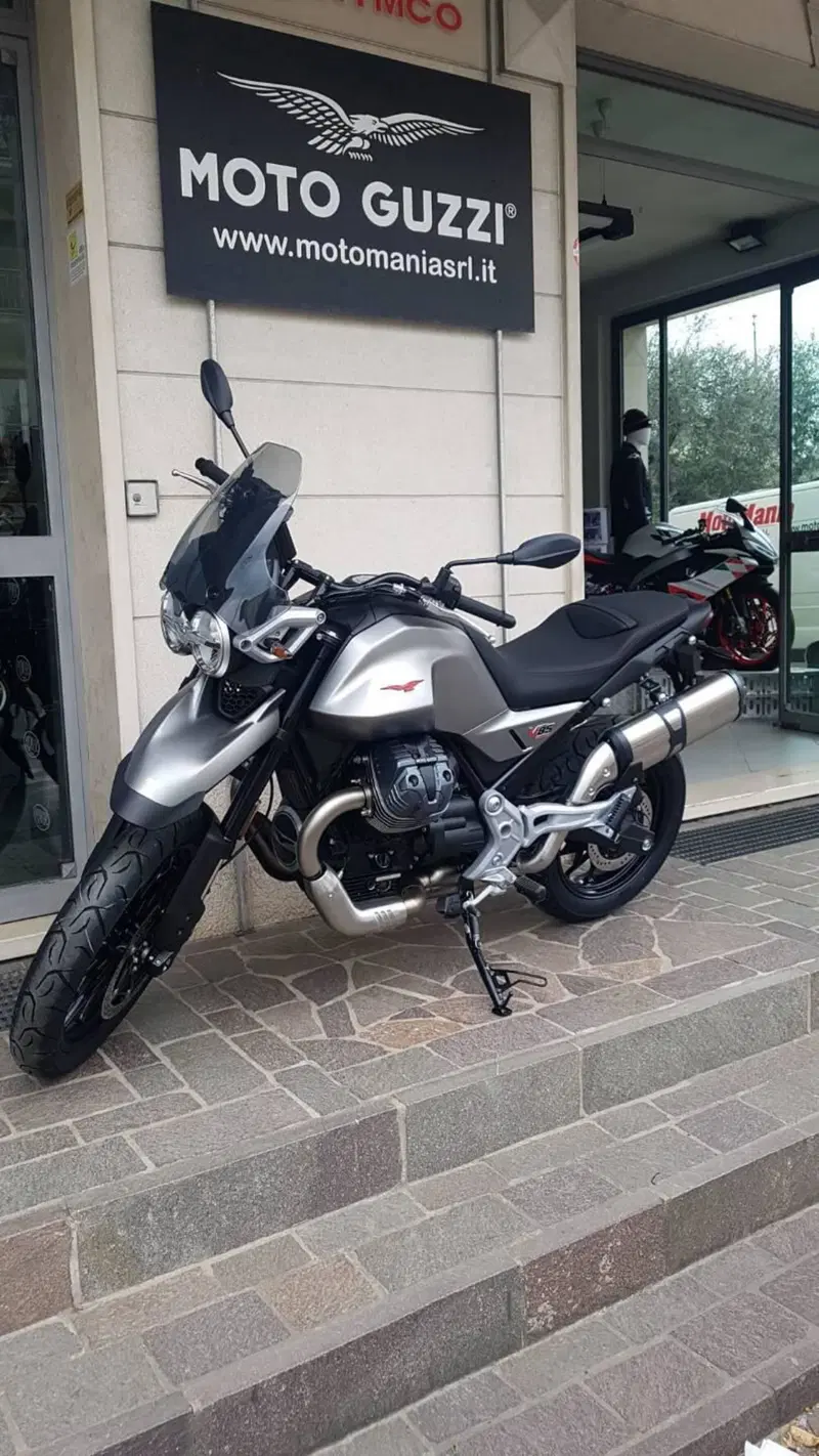 Moto Guzzi V85 Strada (2024 - 26) (2)