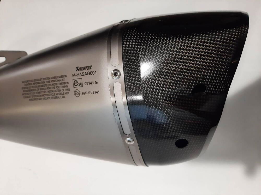 AKRAPOVIC KTM SUPER DUKE 1290 R (4)