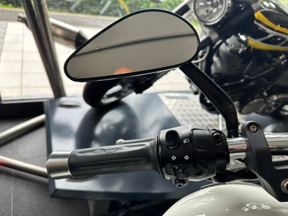 Triumph Rocket 3 Roadster ABS (2010 - 17) (10)