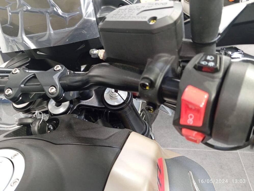 Moto Guzzi V85 TT Travel (2024) (4)