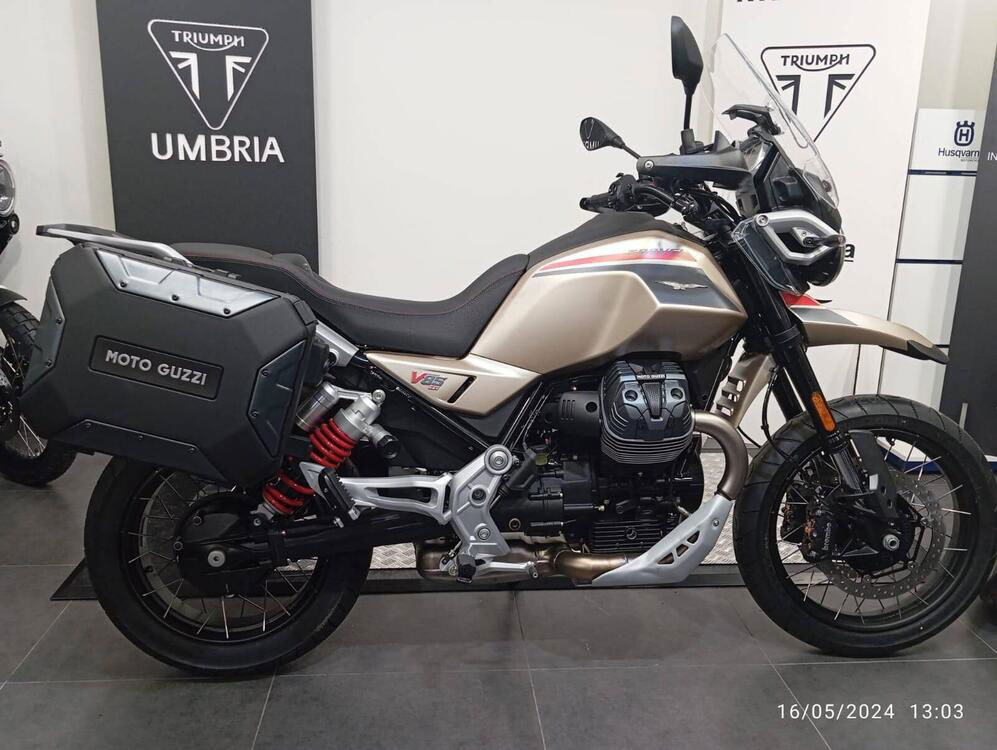 Moto Guzzi V85 TT Travel (2024)