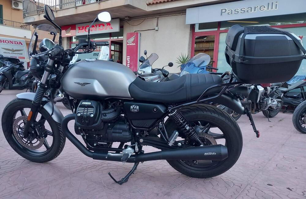 Moto Guzzi V7 Stone (2021 - 24) (5)