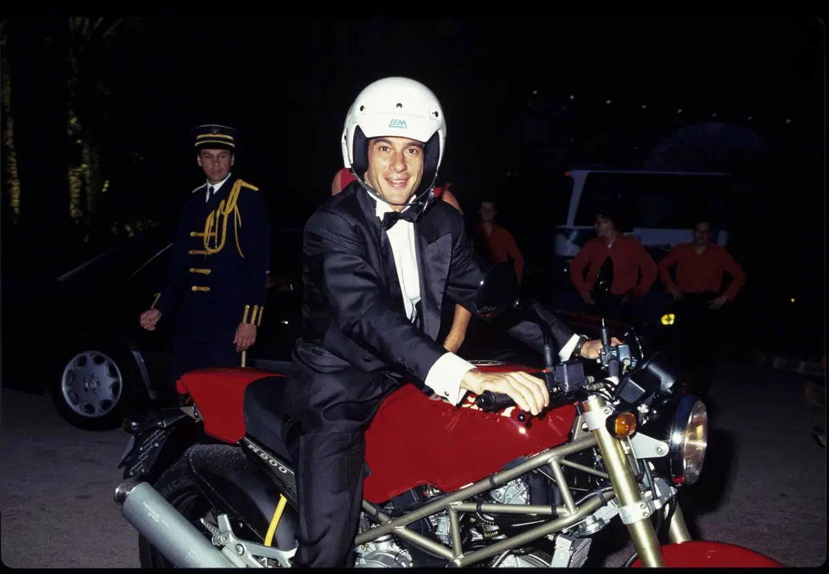 Monster Ayrton Senna: Ducati omaggia la leggenda della F1 con un'edizione limitata e numerata [VIDEO E GALLERY] (8)
