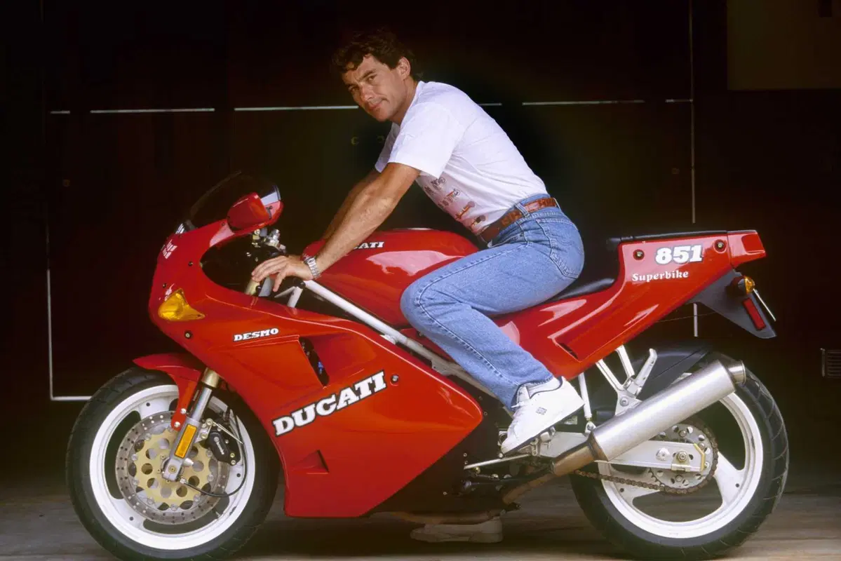 Monster Ayrton Senna: Ducati omaggia la leggenda della F1 con un'edizione limitata e numerata [VIDEO E GALLERY] (7)
