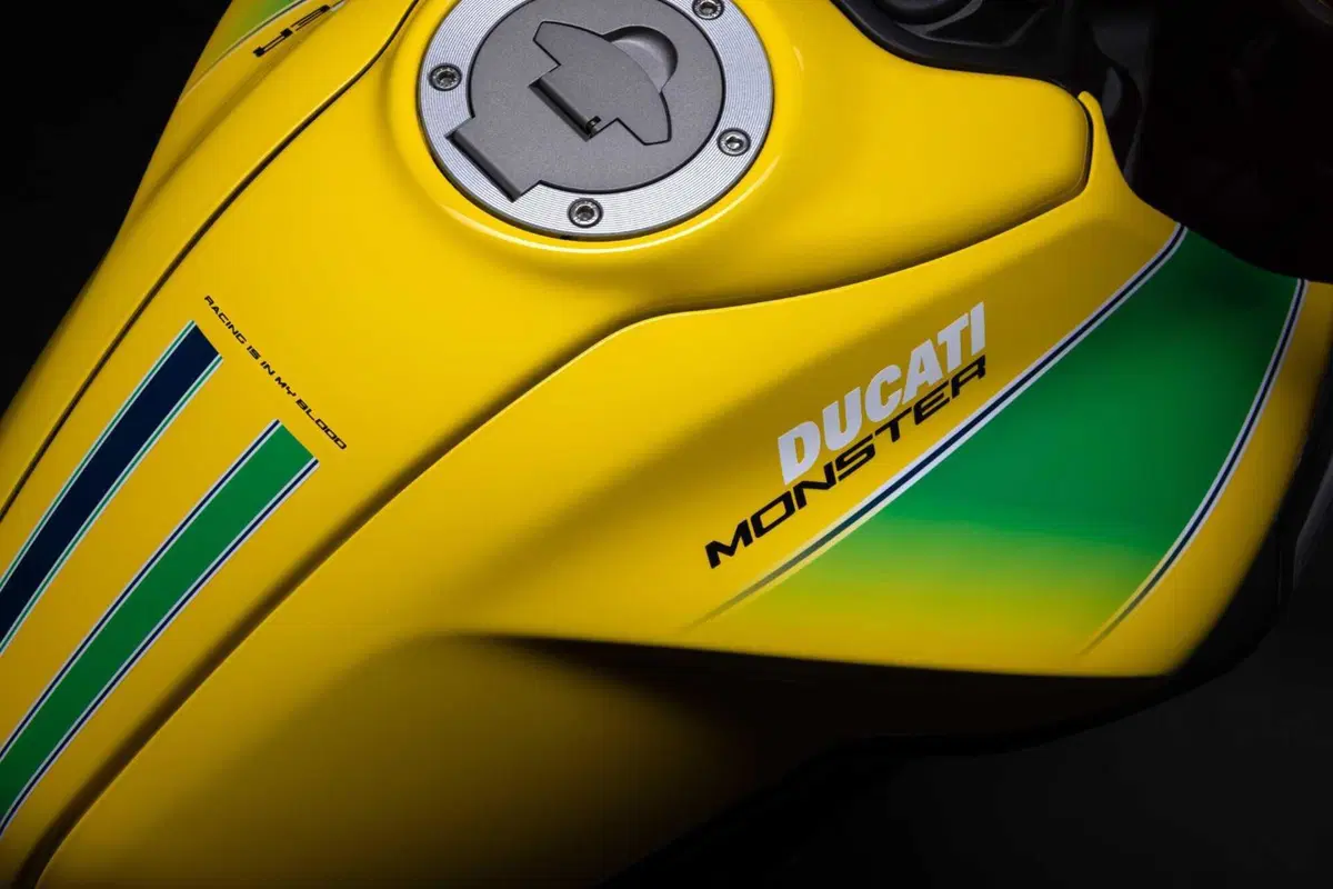 Monster Ayrton Senna: Ducati omaggia la leggenda della F1 con un'edizione limitata e numerata [VIDEO E GALLERY] (3)
