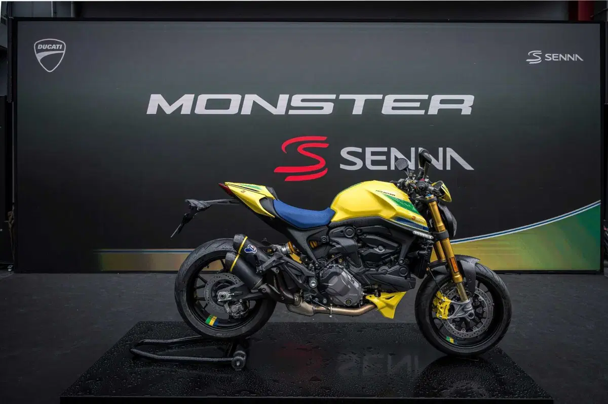 Monster Ayrton Senna: Ducati omaggia la leggenda della F1 con un'edizione limitata e numerata [VIDEO E GALLERY] (6)