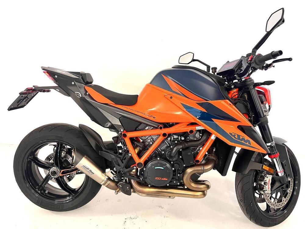 KTM 1290 Super Duke R (2021) (2)