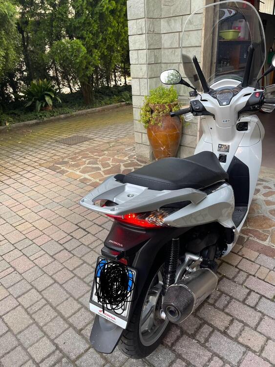 Akrapovic scarico Honda SH 300 anno 2017 solo 5000 (2)