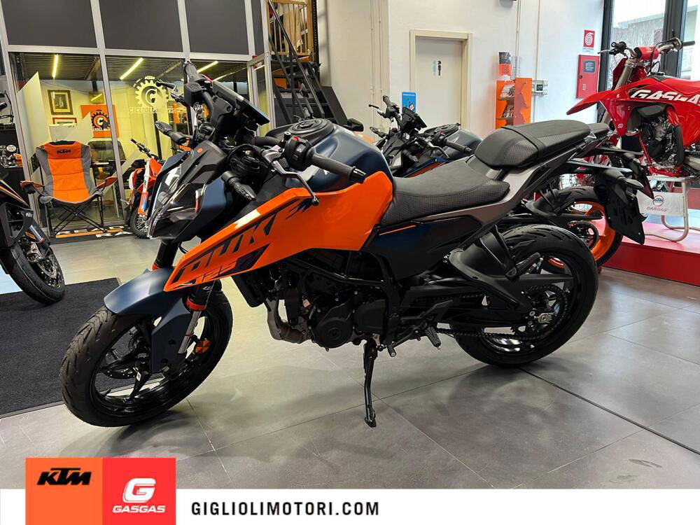 KTM 125 Duke (2024) (2)